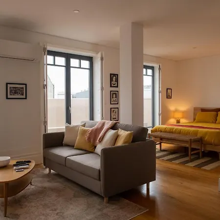 Spacious Studio W/ Balcony & Ac By Lovelystay Porto Exterior photo