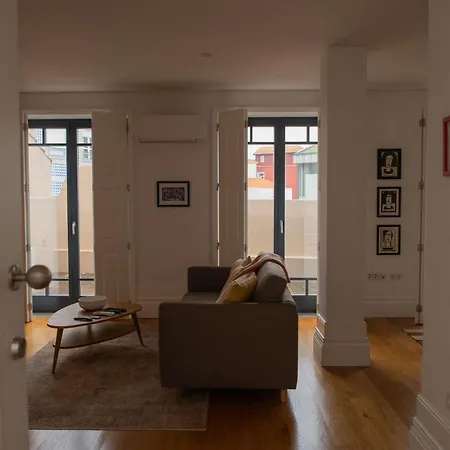 Spacious Studio W/ Balcony & Ac By Lovelystay Porto Exterior photo