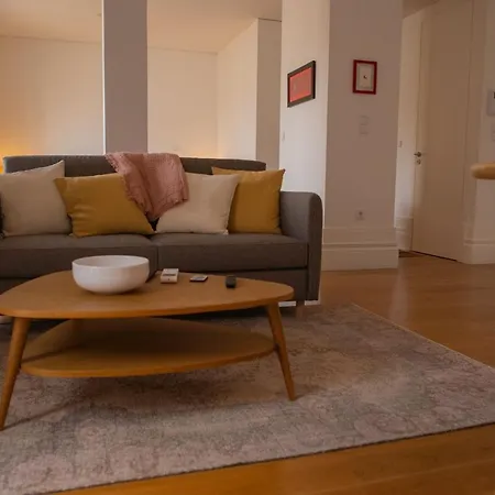Spacious Studio W/ Balcony & Ac By Lovelystay Porto Exterior photo