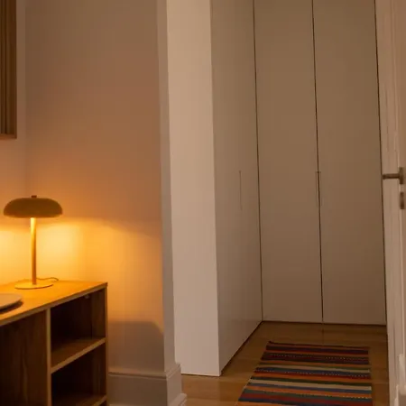 Spacious Studio W/ Balcony & Ac By Lovelystay Porto Exterior photo