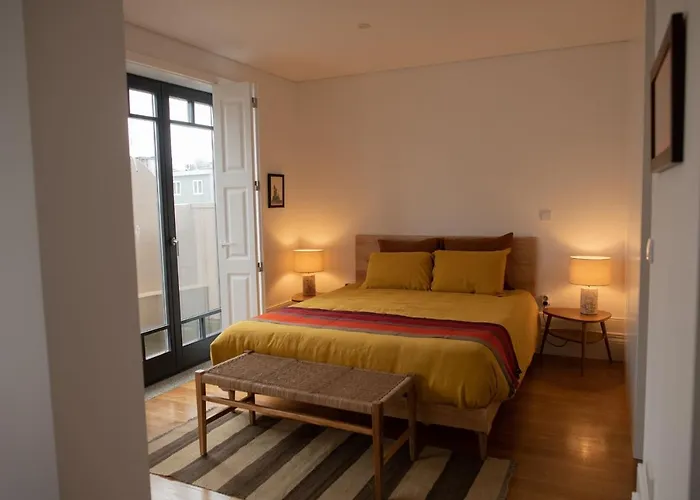 Spacious Studio W/ Balcony & Ac By Lovelystay