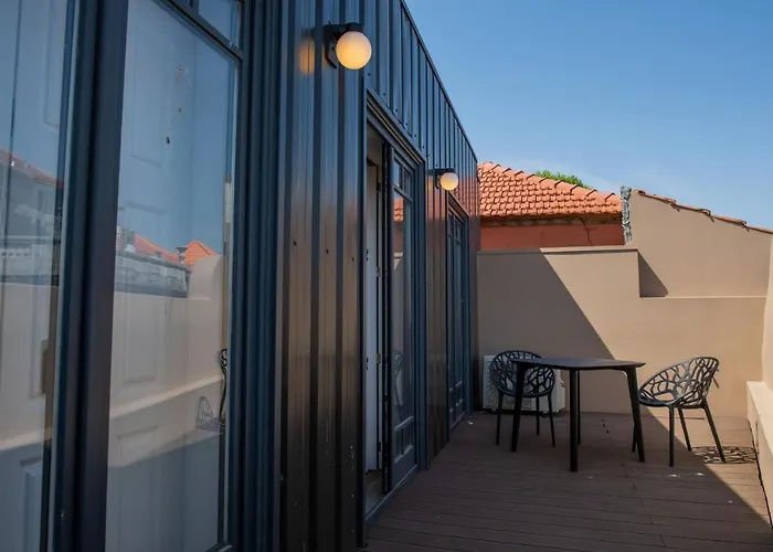Spacious Studio W/ Balcony & Ac By Lovelystay